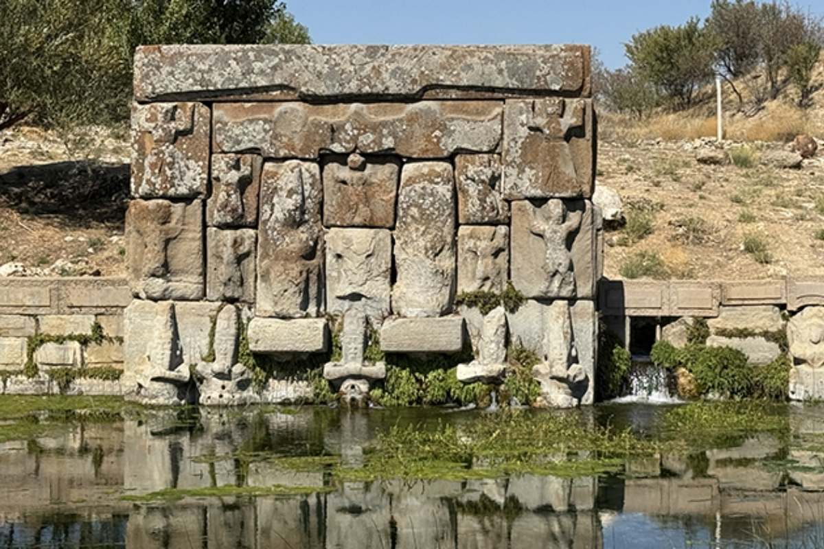 Konya'nın Beyşehir ilçesinde bulunan hititlere ait 3200 yıllık su anıtı kuraklıktan etkilenmedi