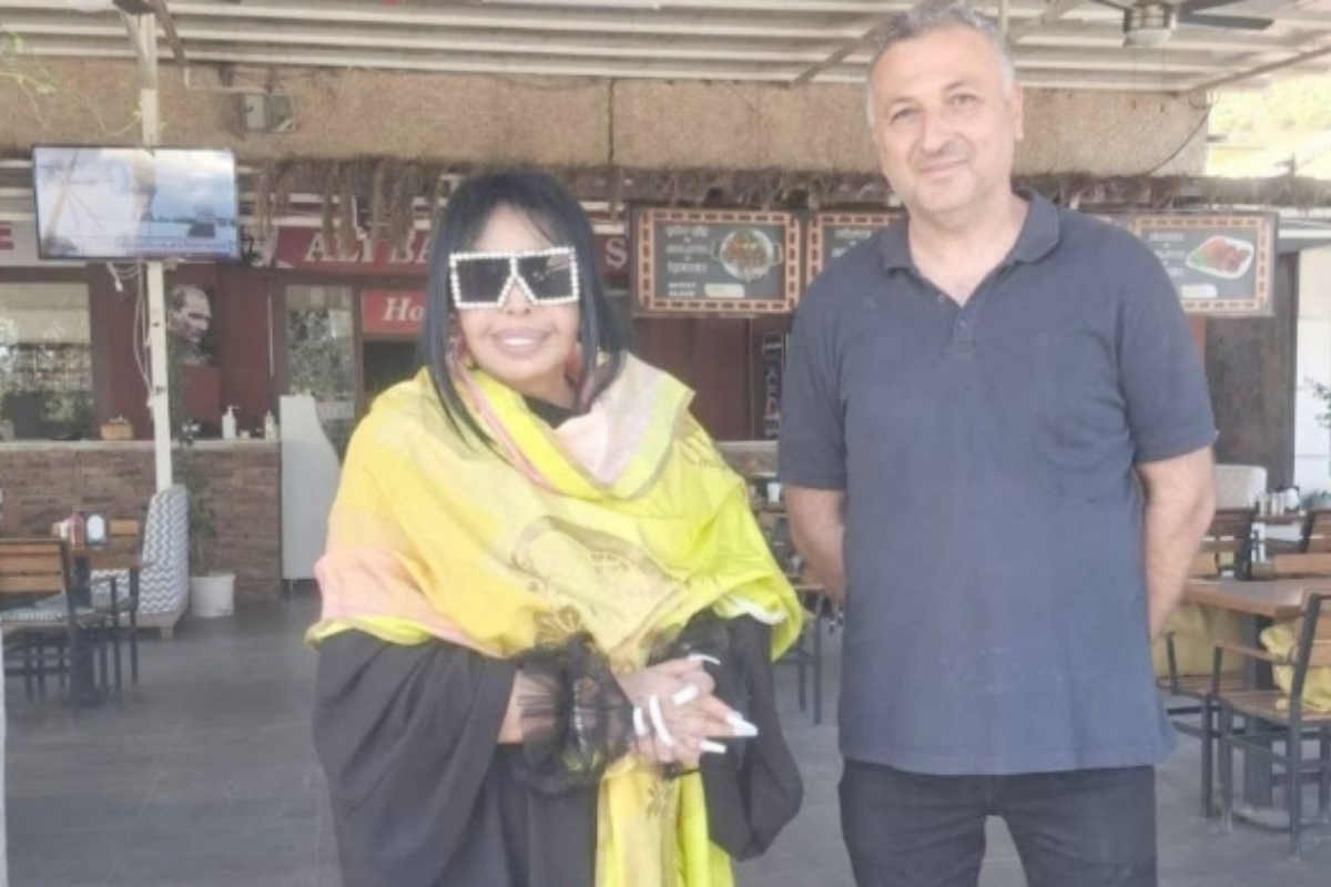 Bülent Ersoy Bodrum yolunda Söke’de lezzet molası verdi