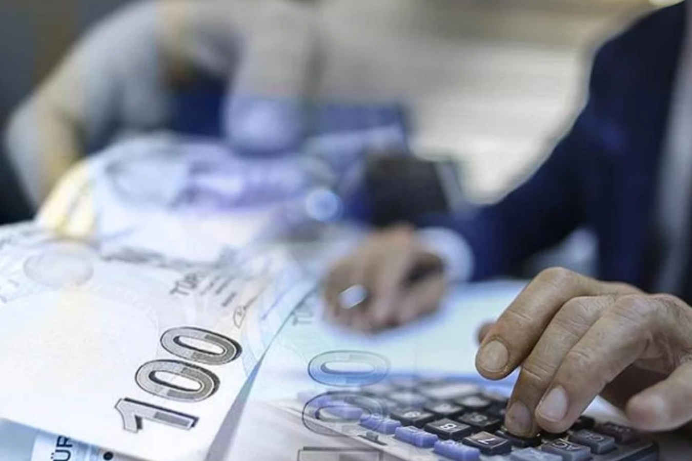 Devlet memurlarının saat başına fazla mesai ücretleri yeni yılda 12 lira 80 kuruştan 16 lira 55 kuruşa çıkacak