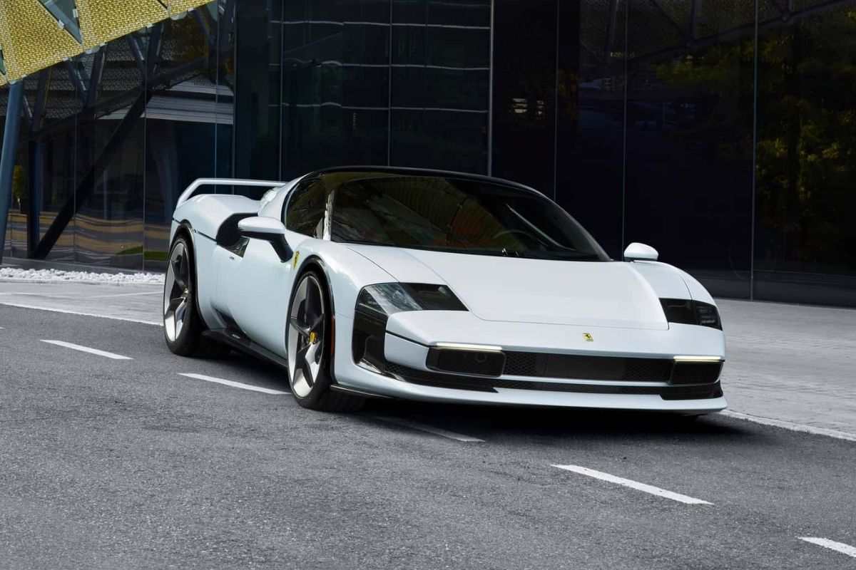 Ferrari 'SC40' ile efsanevi F40'ı tekrar canlandırdı