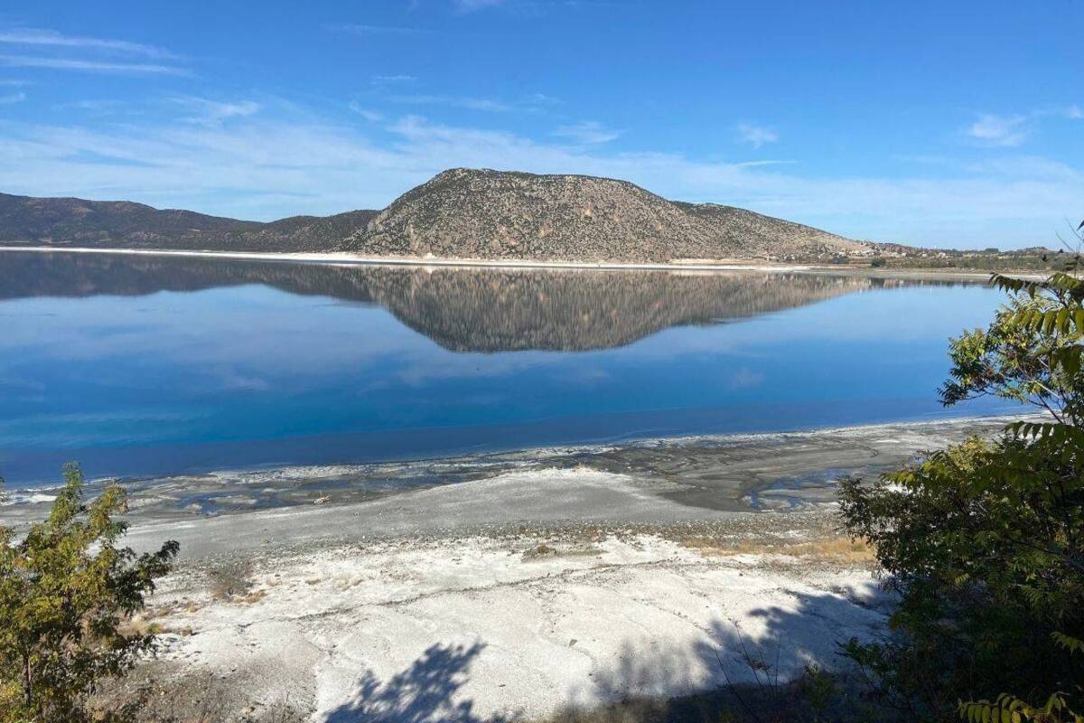 Salda Gölü’nde hızlı su kaybı: Kuraklık, yeraltı suları ve turizm baskısı kritik seviyede