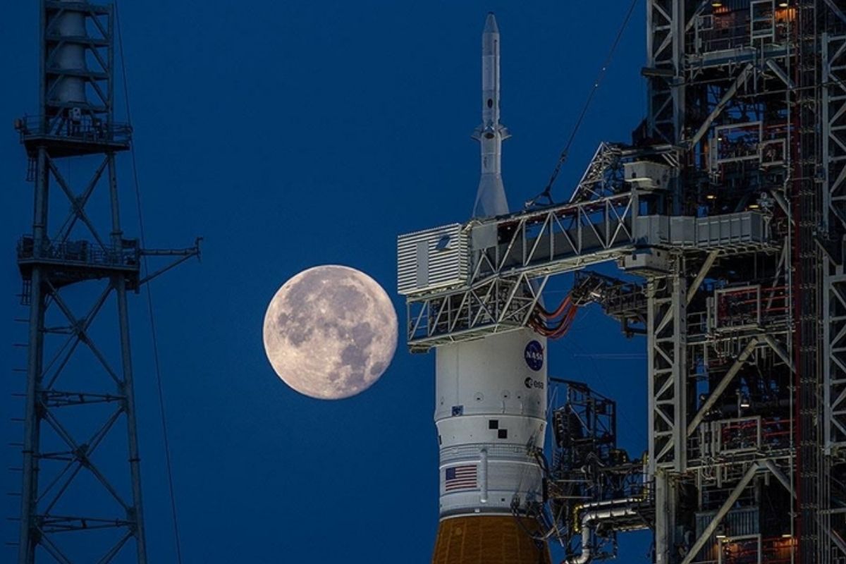 Uzay yarışı başlıyor: NASA, Musk'ın SpaceX'ine alternatif arıyor, güçlü rakip ise Bezos'un Blue Origin'i