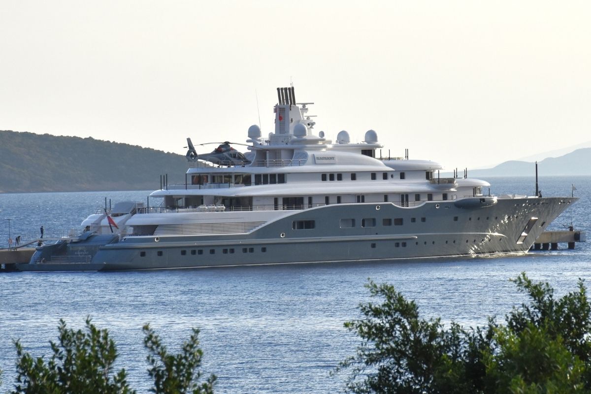 Dubai şeyhine ait dünyanın sayılı yatlarından Radiant'a Bodrum'da yakıt ikmali yapıldı