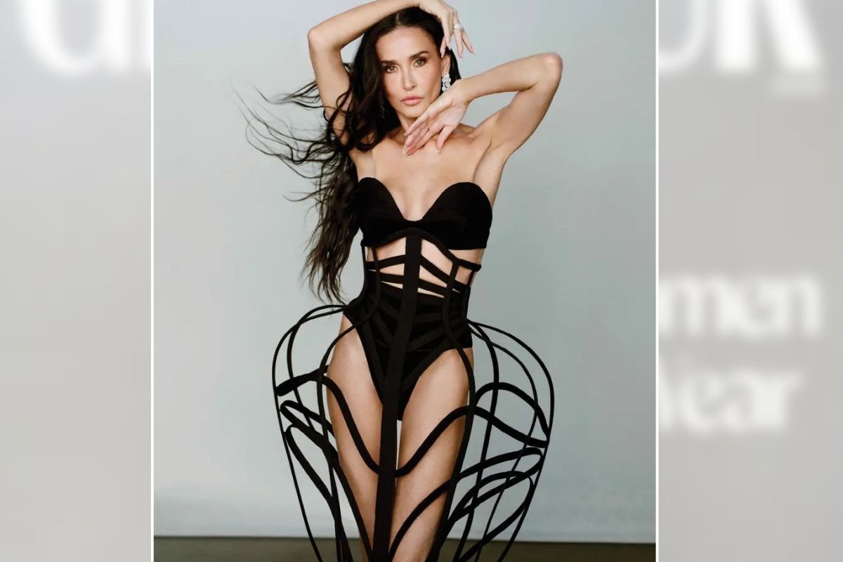 Demi Moore, Glamour'un Yılın Kadını ödülü için korseli kafes elbisesiyle göz kamaştırdı