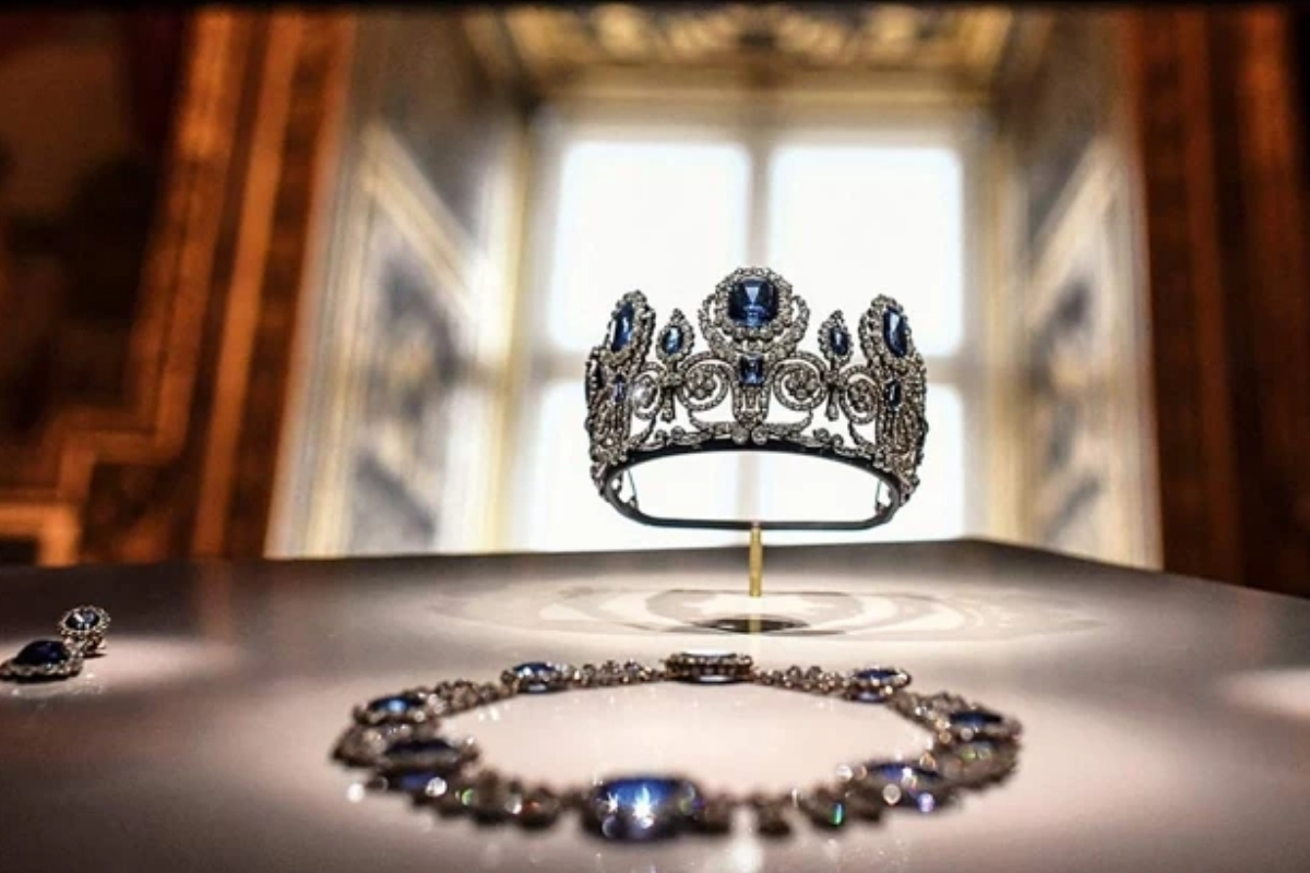 Louvre Müzesi’nde 7 dakikalık soygun: 88 milyon euroluk Bonapart Koleksiyonu çalındı, Interpol alarma geçti