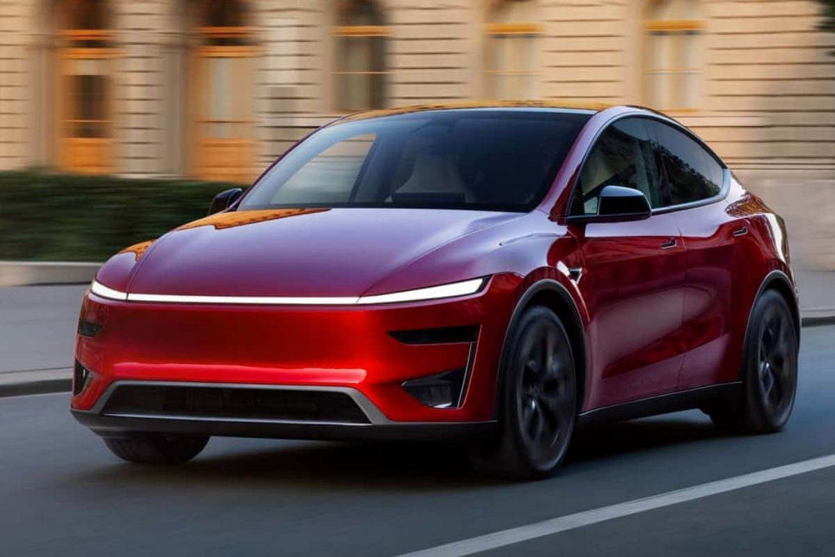 Tesla, iki modelindeki batarya sorunu nedeniyle yaklaşık 13 bin aracını geri çağırıyor