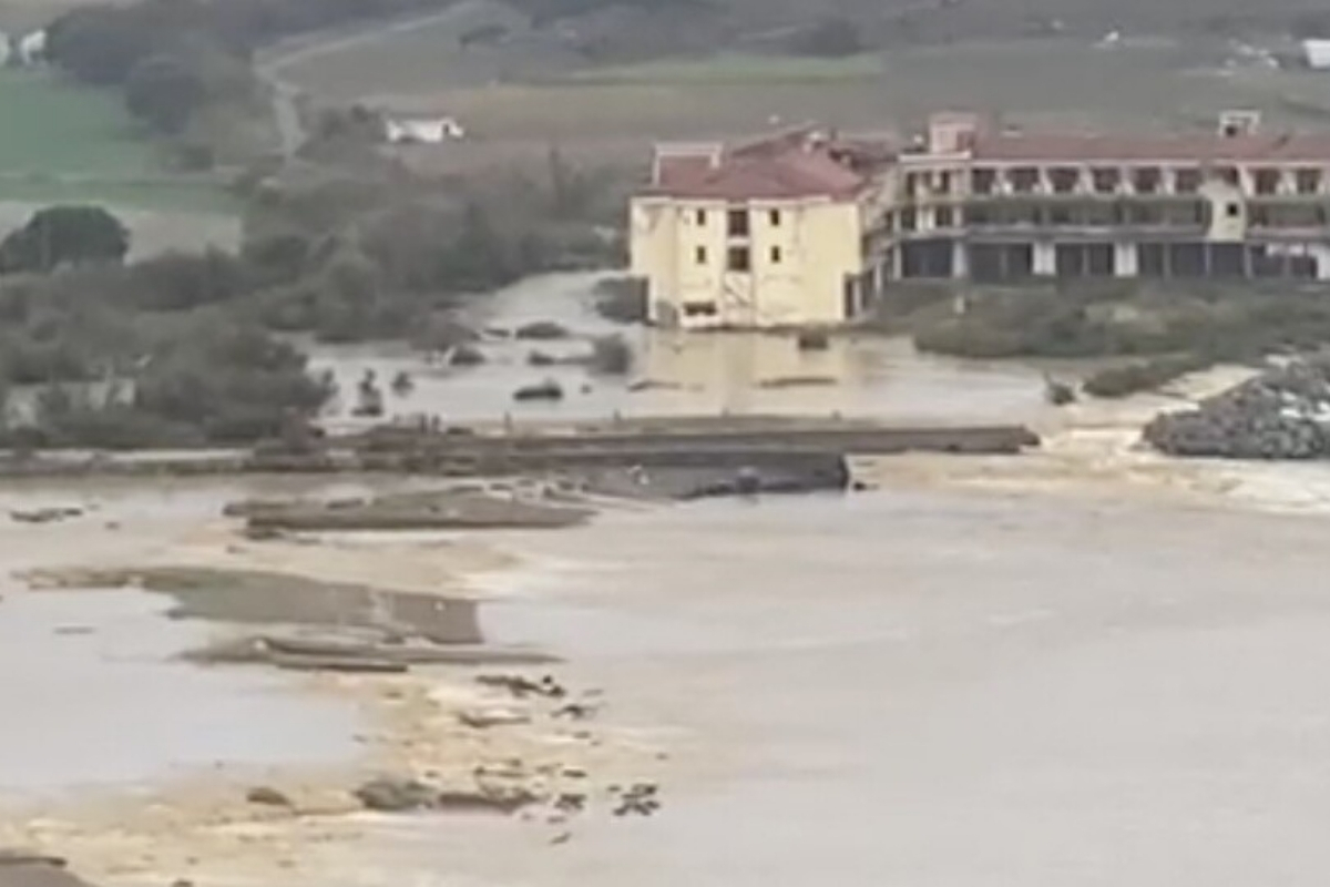 Çanakkale Gökçeada'da şiddetli sağanak heyelana yol açtı