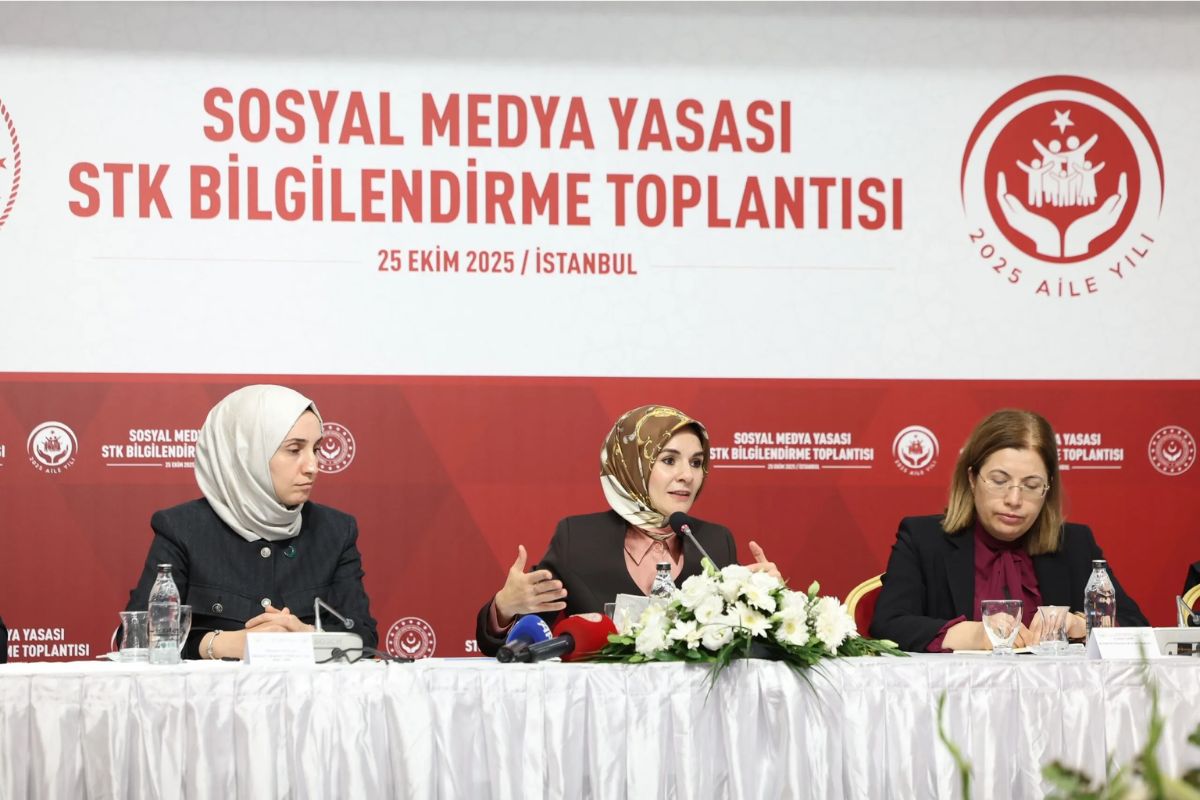 Aile ve Sosyal Hizmetler Bakanı Mahinur Özdemir Göktaş, sosyal medya düzenlemesi için STK temsilcileriyle bir araya geldi