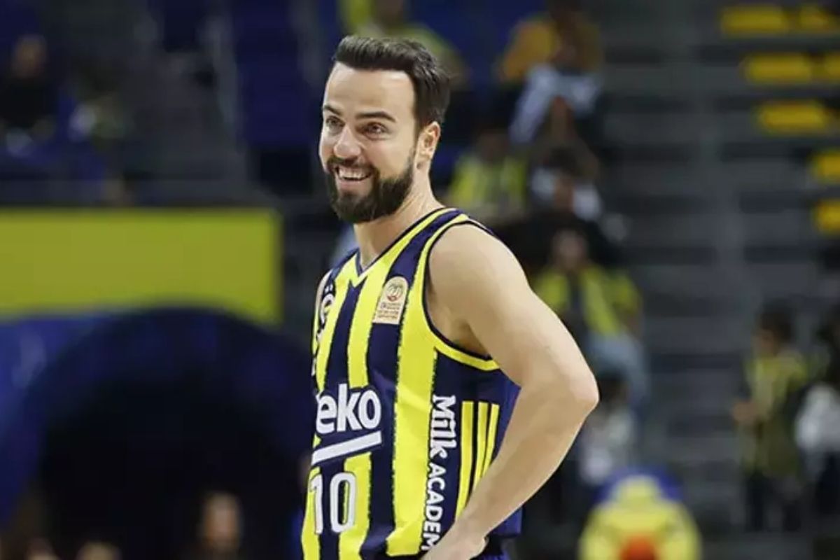 Fenerbahçeli ünlü oyuncu Melih Mahmutoğlu'nun ehliyetine el konuldu