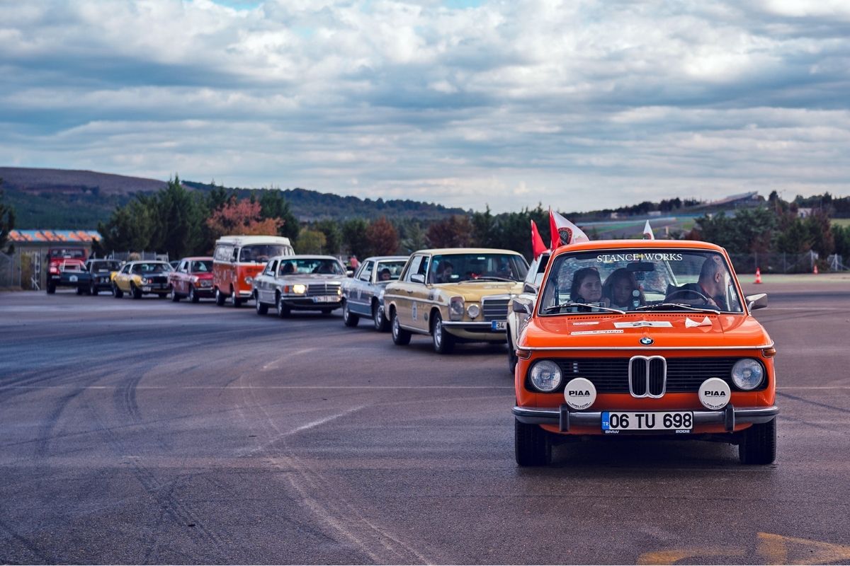 İstanbul'da klasik otomobiller Cumhuriyet Rallisi'nde yarıştı