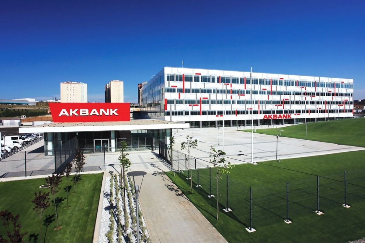 Akbank, üç farklı vadede sendikasyon sağladığını duyurdu