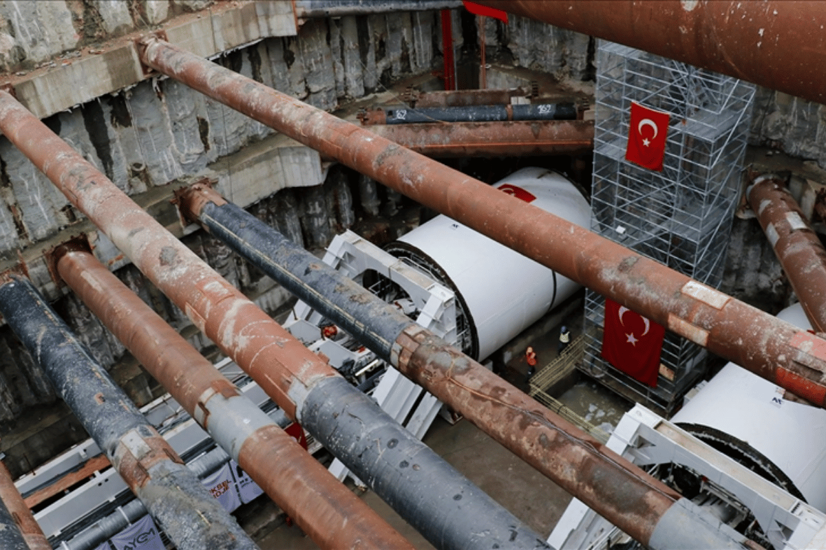 Körfez-Derince-İzmit-Kartepe hattındaki Körfezray'da 2 tünel açma makinesi kazıyı sürdürüyor