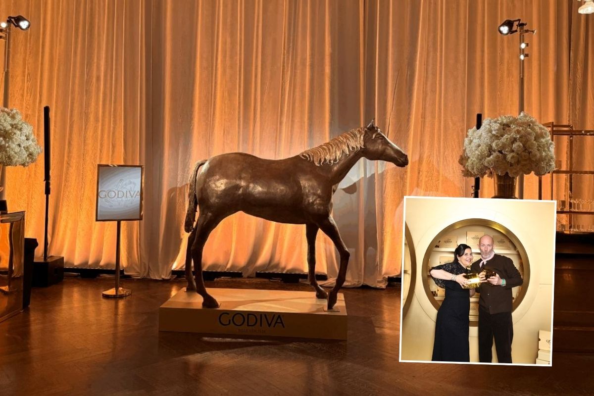 Godiva, 100'üncü yılı 645 kiloluk çikolatadan atla kutladı