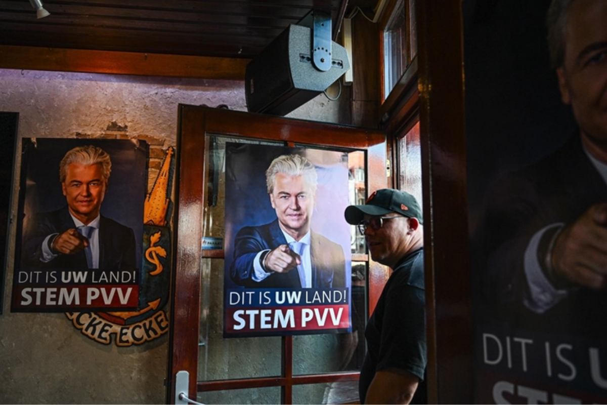 Hollanda'da erken genel seçimde aşırı sağ oy kaybederken merkez partileri güçlendi