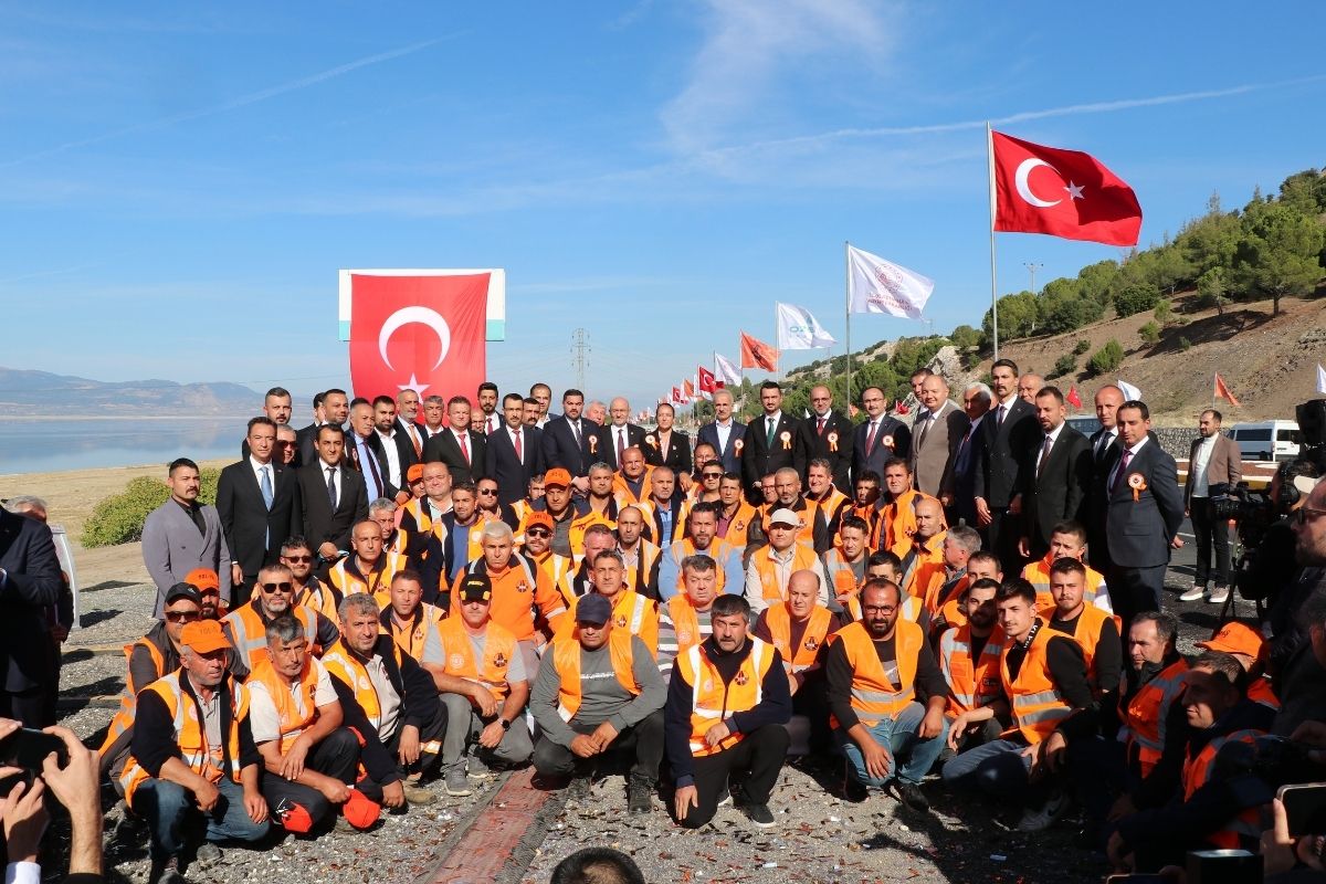 70 dakikalık seyahati 50 dakikaya indiren Burdur-Tefenni-Çavdır Yolu açıldı