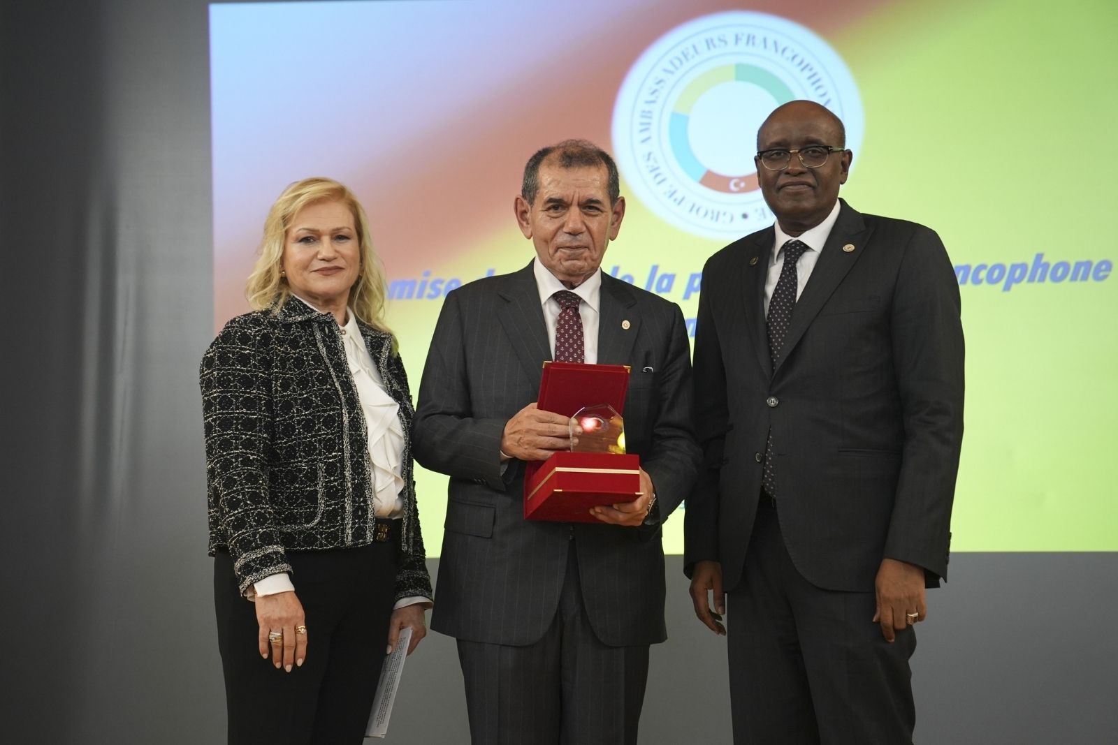 Galatasaray Kulübü Başkanı Dursun Özbek'e yılın Frankofonu ödülü