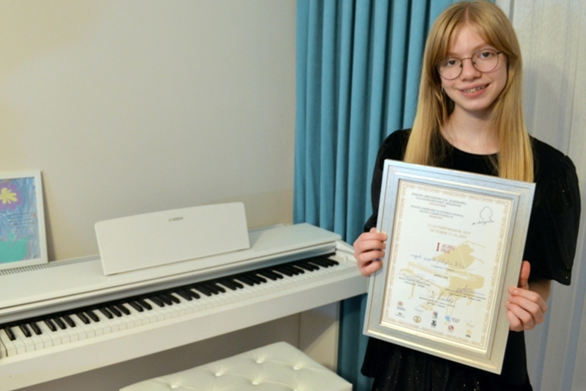 12 yaşındaki mutlak kulak Aylin Kılıç Tengiz Amirejibi Uluslararası Piyano Yarışması’nda Türkiye’ye birincilik getirdi