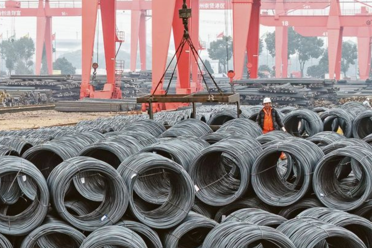 Emlak yatırımlarındaki durgunluk ve zayıf sanayi talebi Çin’in çelik üretiminde beş yılın en sert daralmasına yol açtı