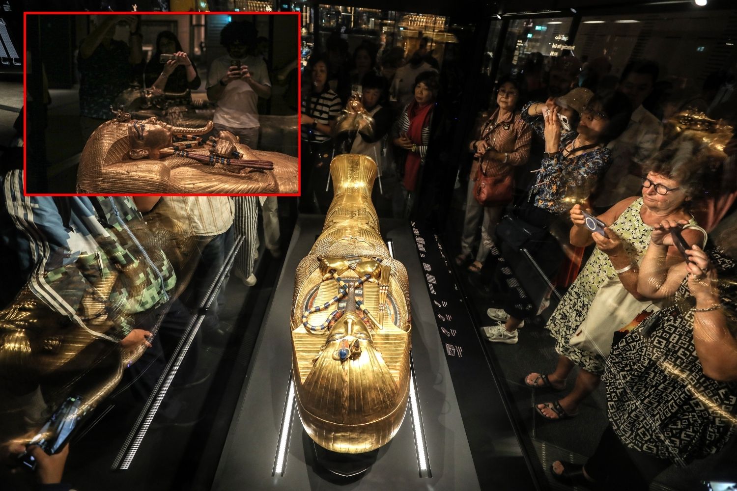 Büyük Mısır Müzesi'nde Tutankamon'un altından yapılmış tabutu sergilendi