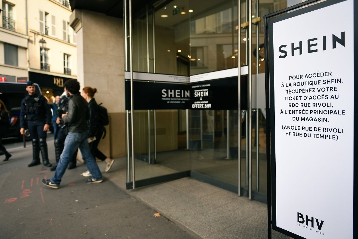 Hızlı moda markası Shein, Paris’teki açılışında protestolarla karşılaştı