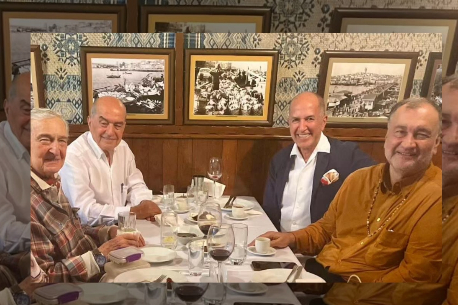 İş dünyasının devleri Balat’ta bir araya geldi, Rahmi Koç ve Murat Ülker aynı sofrada buluştu