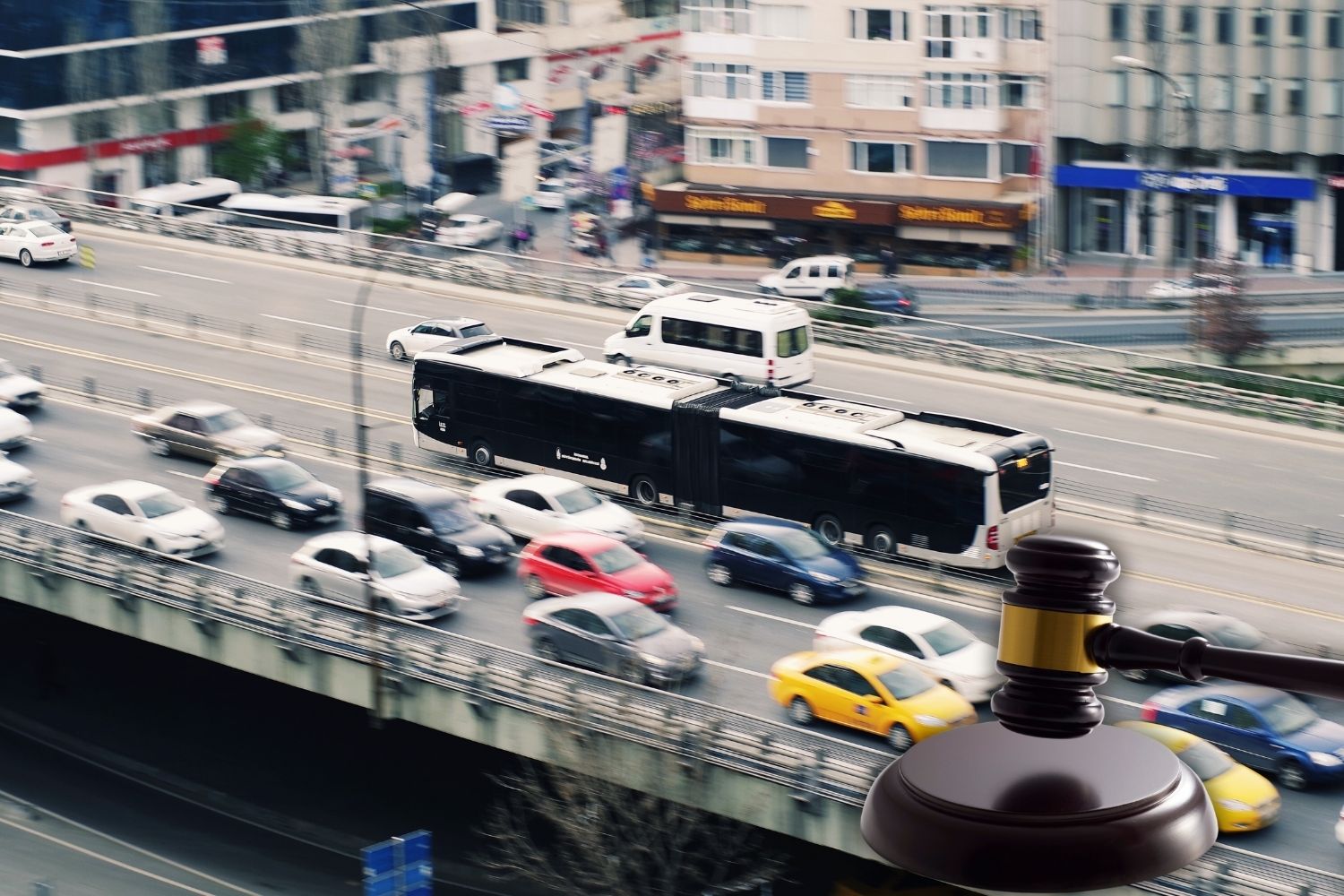 Trafik kavgasında eşini yanlışlıkla öldüren sanık için beraat kararı verildi