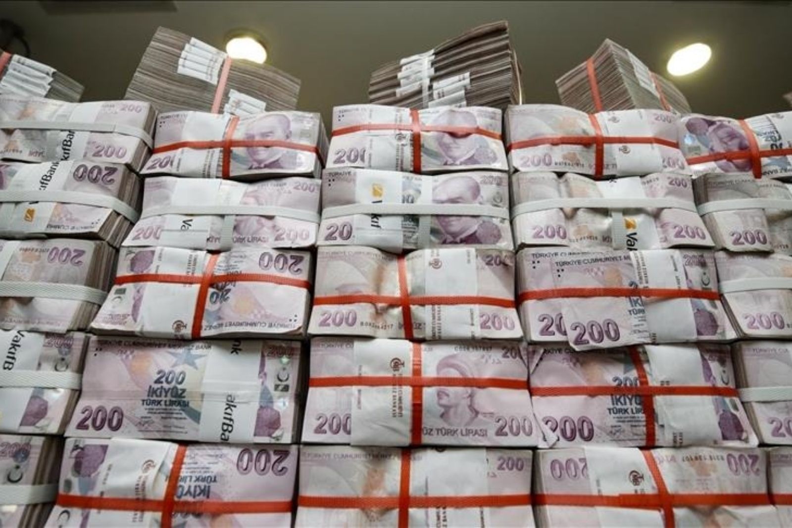 Bankacılık sektörünün mevduatı geçtiğimiz hafta 115 milyar 418 milyon 555 bin lira arttı