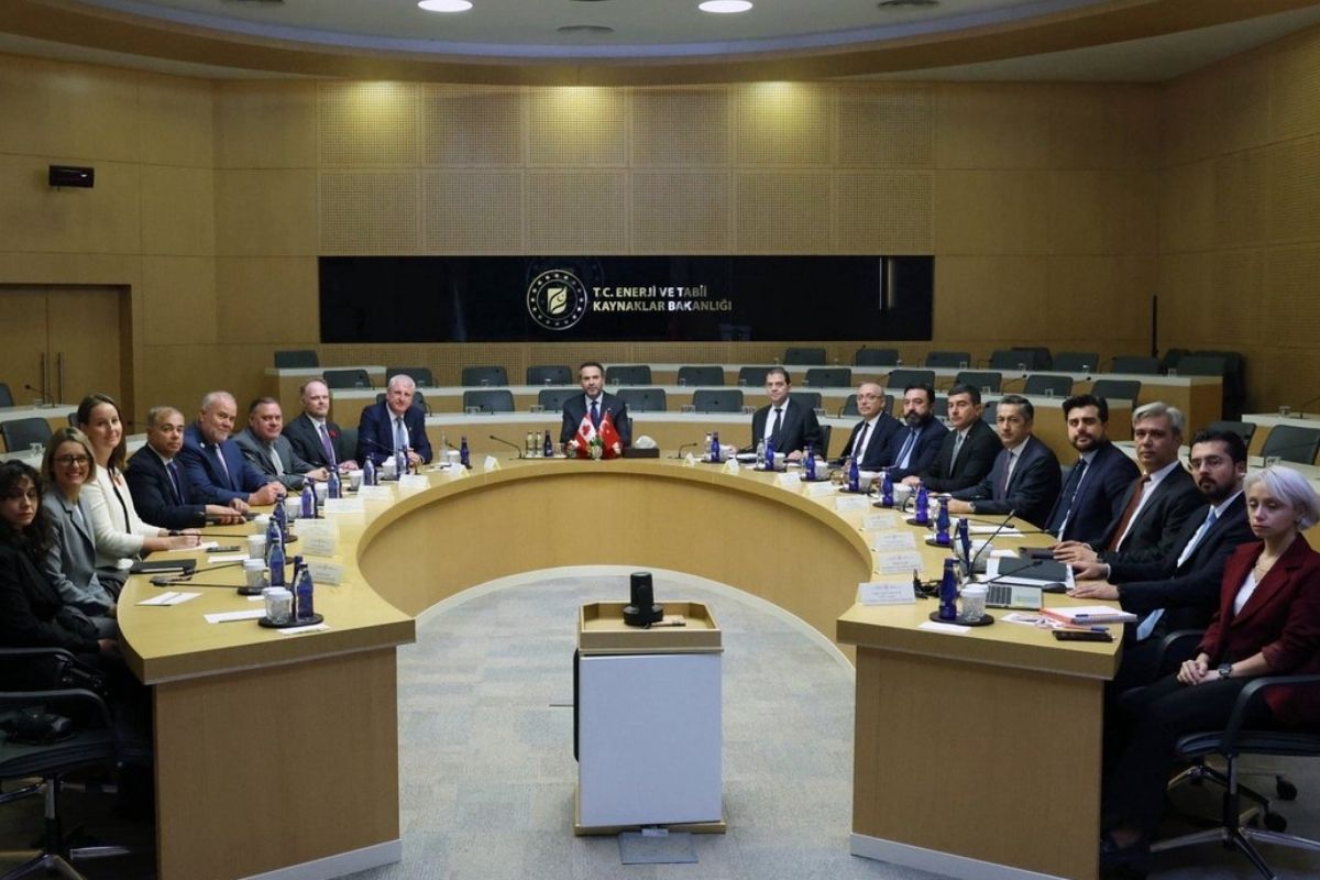 Enerji ve Tabi Kaynaklar Bakanı Alparslan Bayraktar, Sinop ve Trakya'da kurulması planlanan nükleer santral için Kanadalı şirketle görüştü