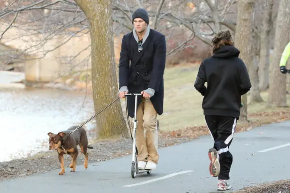 Amerikan futbolunun yıldız ismi Tom Brady, ölen köpeğinin klonuyla teselli buldu