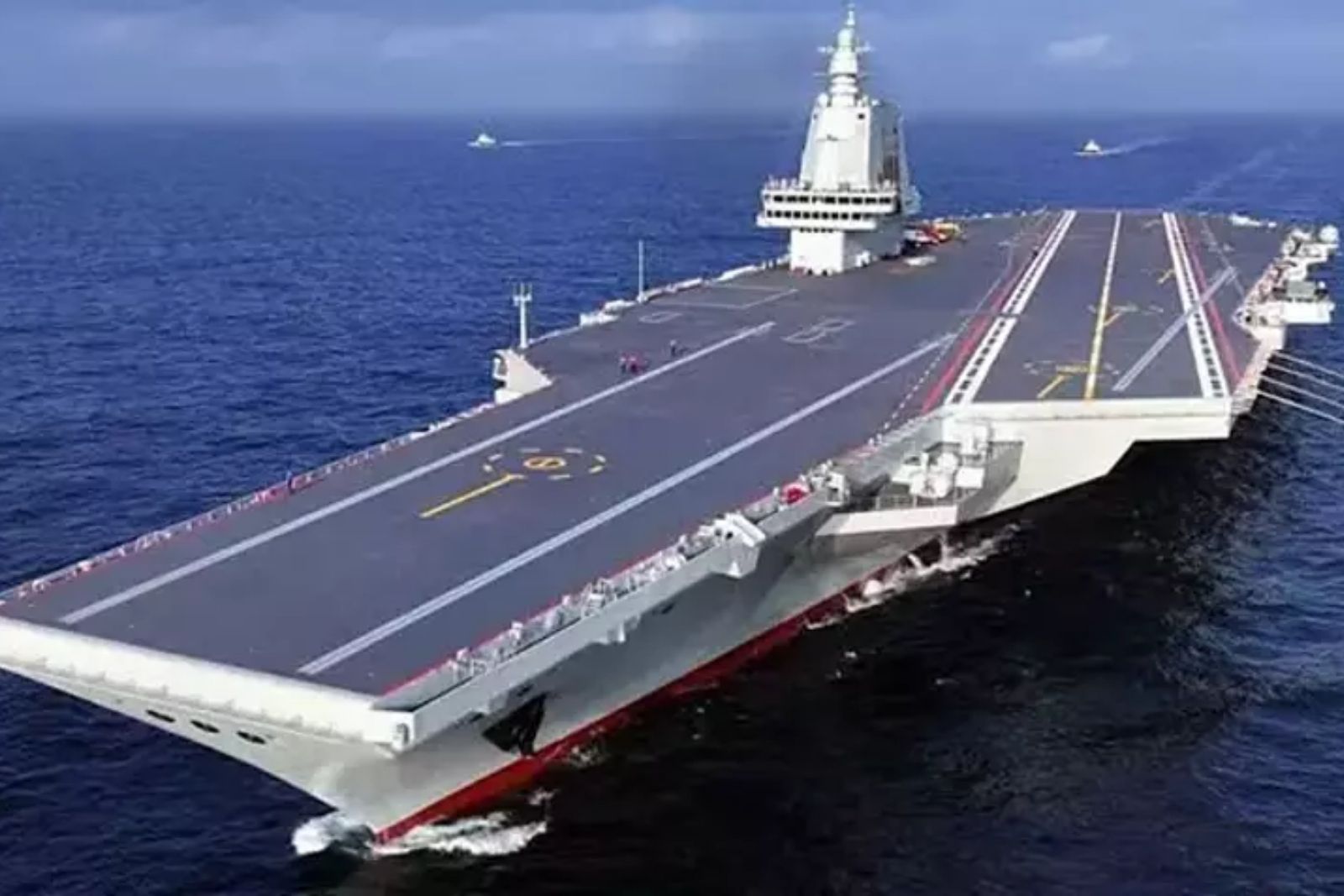 Çin'in yeni uçak gemisi Fucien, hizmete girdi