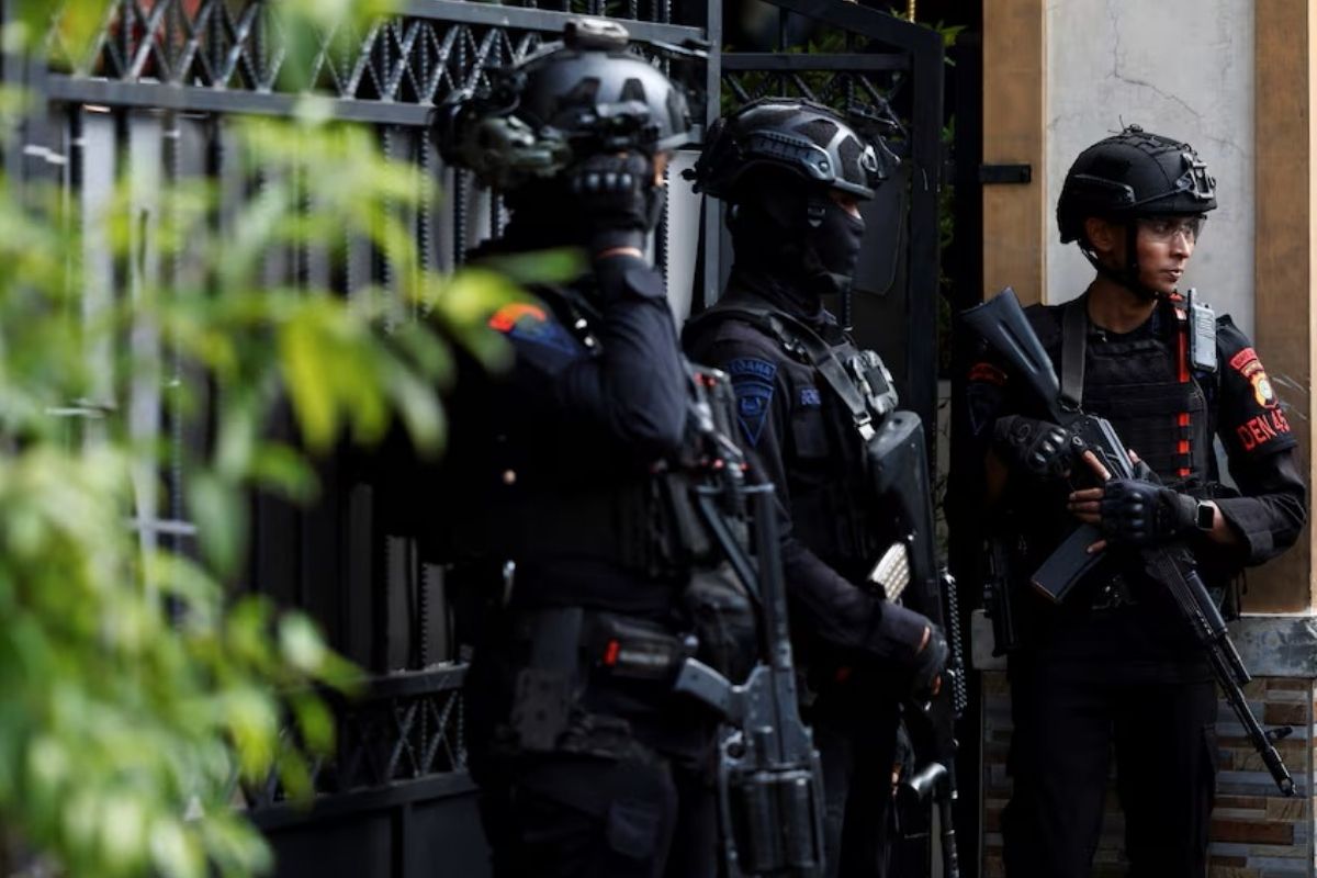 Endonezya’da okul kampüsündeki camide cuma namazı sırasında patlama meydana geldi