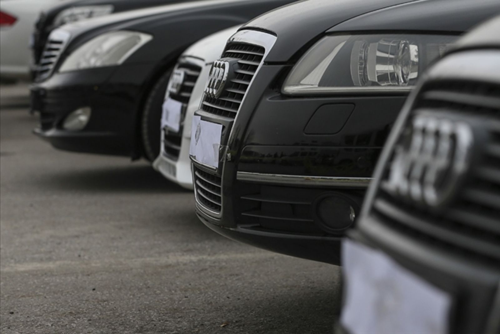 Gümrüklerde bu yıl değeri 1,7 milyar lirayı aşan 434 lüks araç gümrüğe takıldı