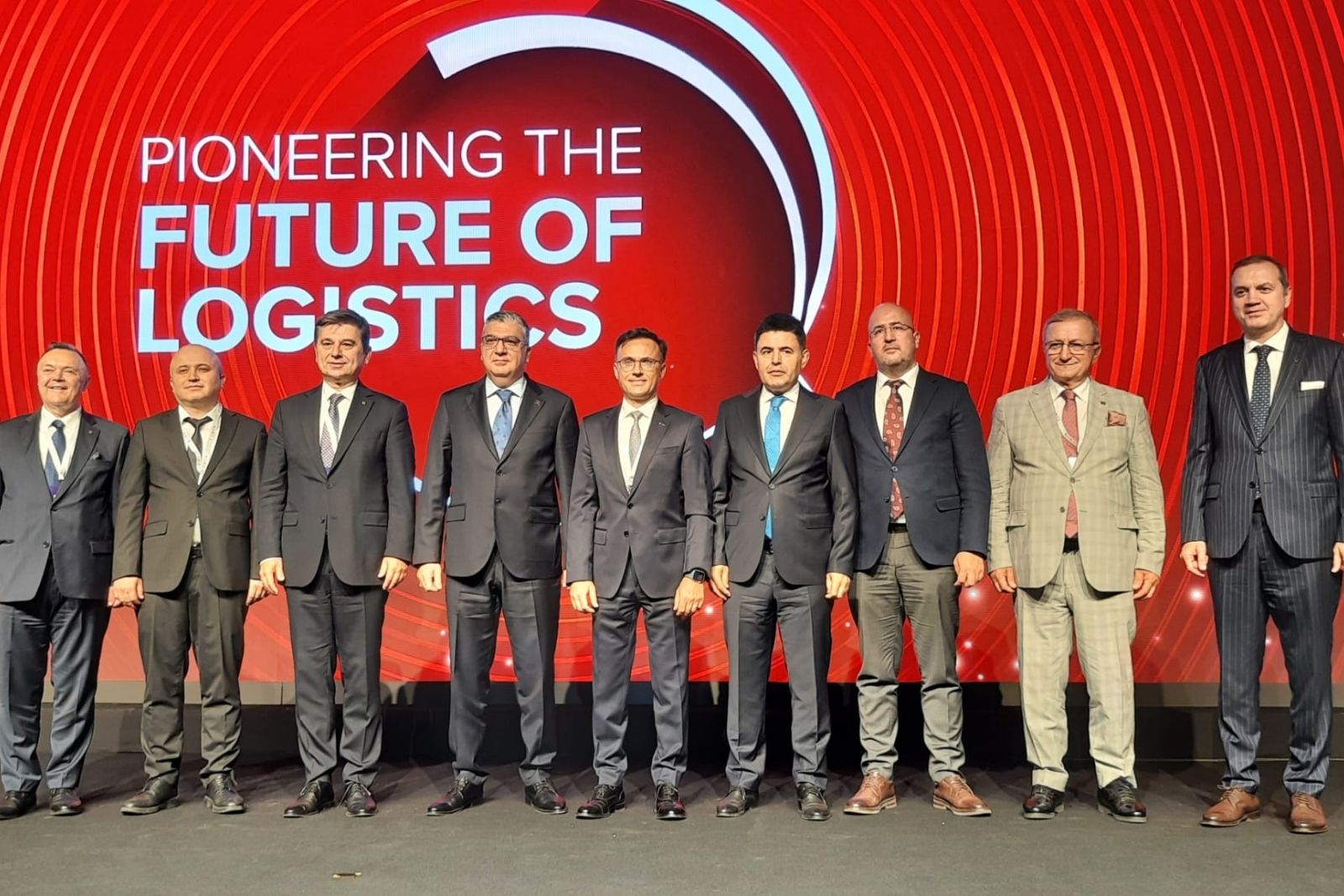 Ulaştırma ve Altyapı Bakan Yardımcısı Durmuş Ünüvar'ın da katıldığı Türkiye Logistics Summit 2025 İstanbul'da düzenlendi