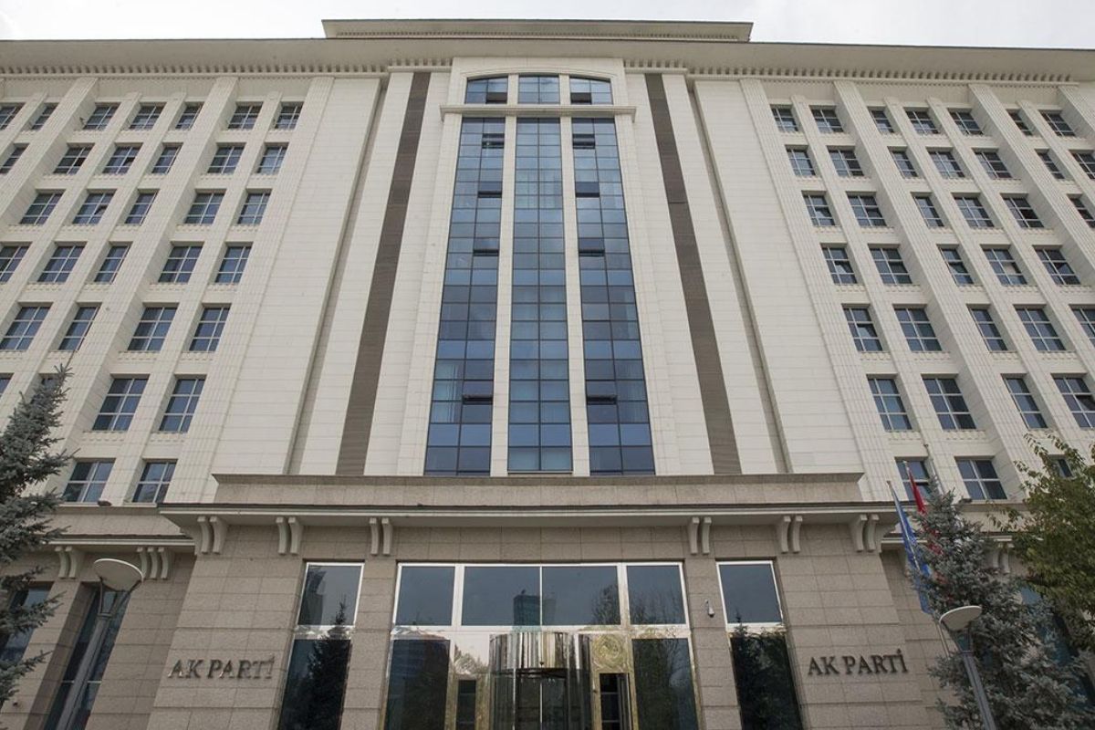 AK Parti'de 5 il başkanlığına atama yapıldı