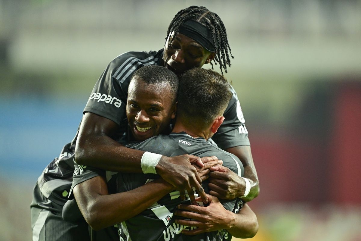 Beşiktaş, deplasmanda karşılaştığı Antalyaspo'u mağlup etti