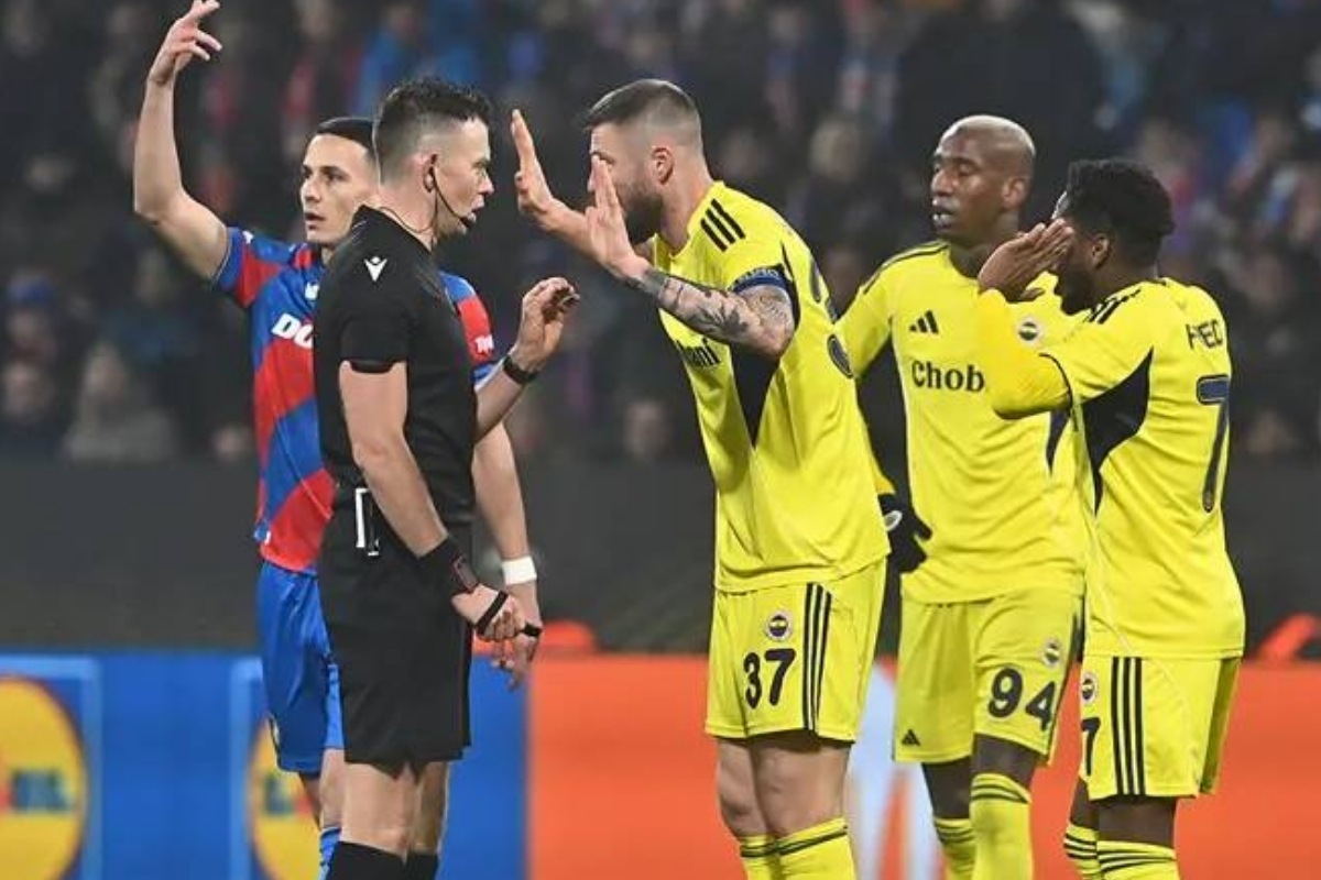 Fenerbahçe, hakem Allard Lindhout’u UEFA’ya şikayet etmeye hazırlanıyor