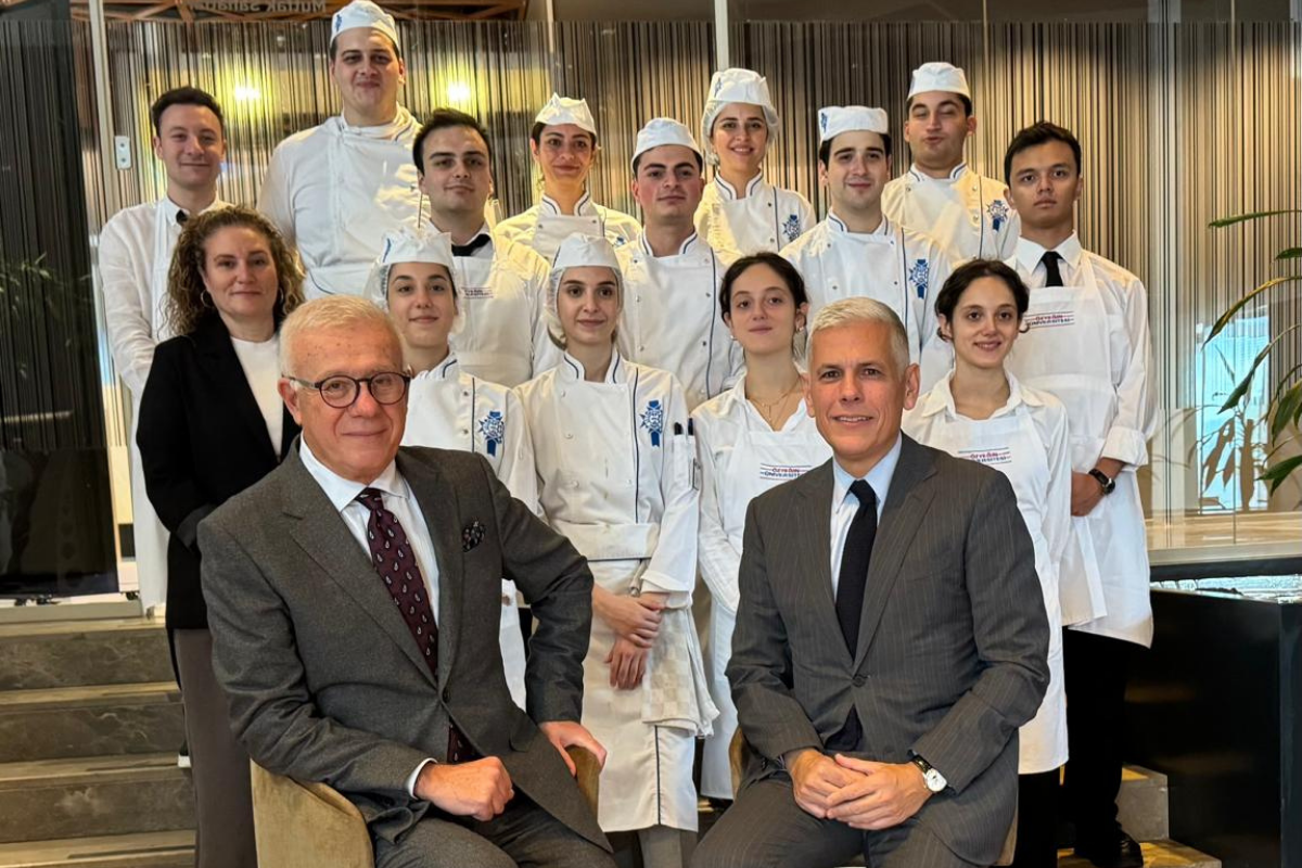 Urla’da çeneden çatala uzanan yolculuk; 12 bin yıllık ekmekten Kraliçe Elizabeth’in un eleğine uzanan gastronomi sırları