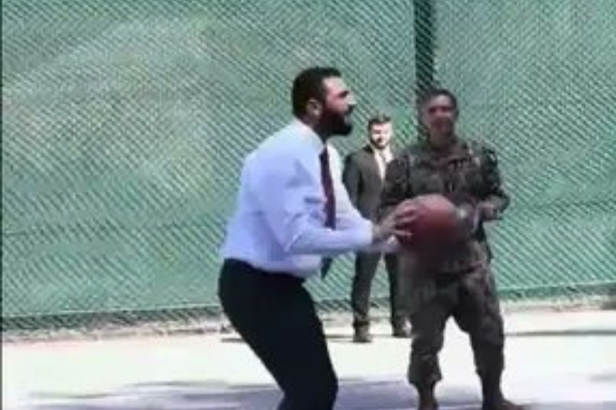 Suriye Cumhurbaşkanı Şara, ABD'li komutanlarla Şam’da basketbol oynadı