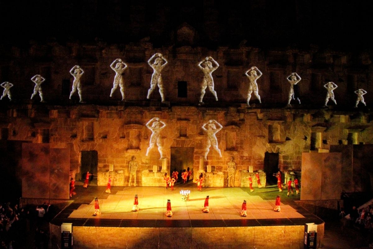 'Anadolu Ateşi' Aspendos’ta gösteri düzenledi