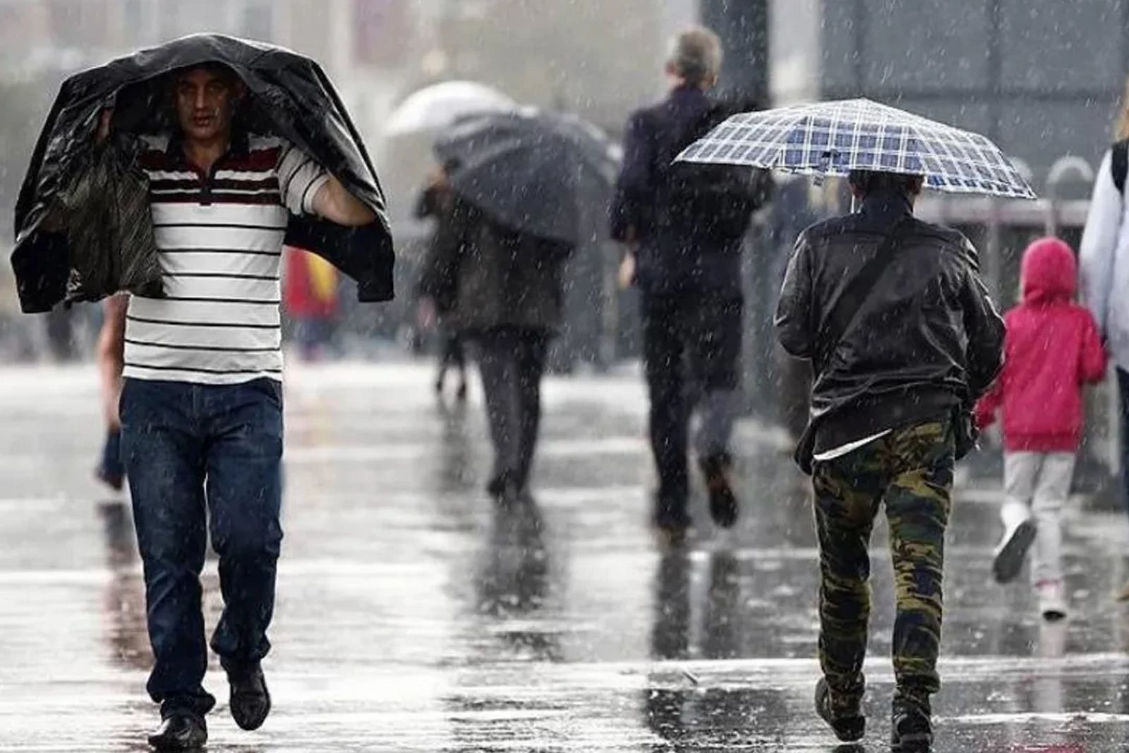 Meteoroloji ve AFAD'dan peş peşe İstanbul'a sağanak uyarıları