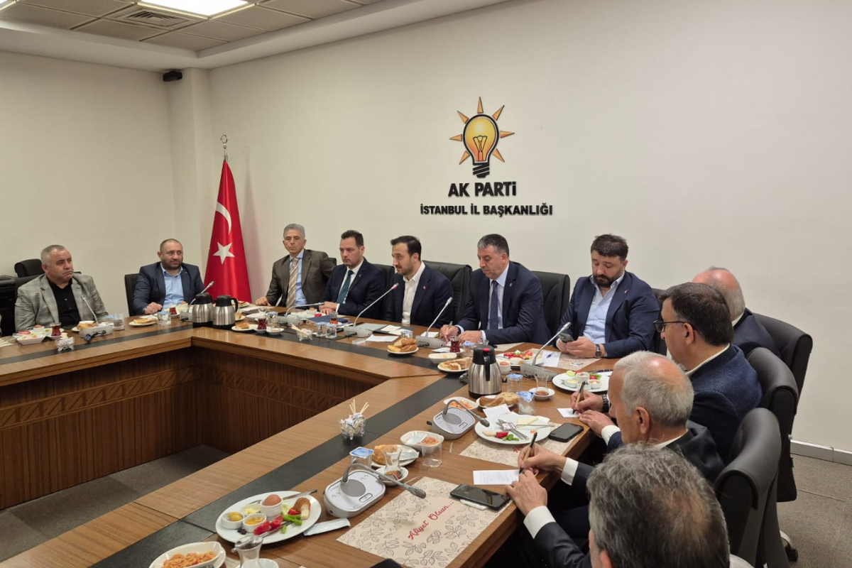 İstanbullu amatörler AK Parti İl Binası'ndaki toplantıya katıldı, siyasilere dert yandı