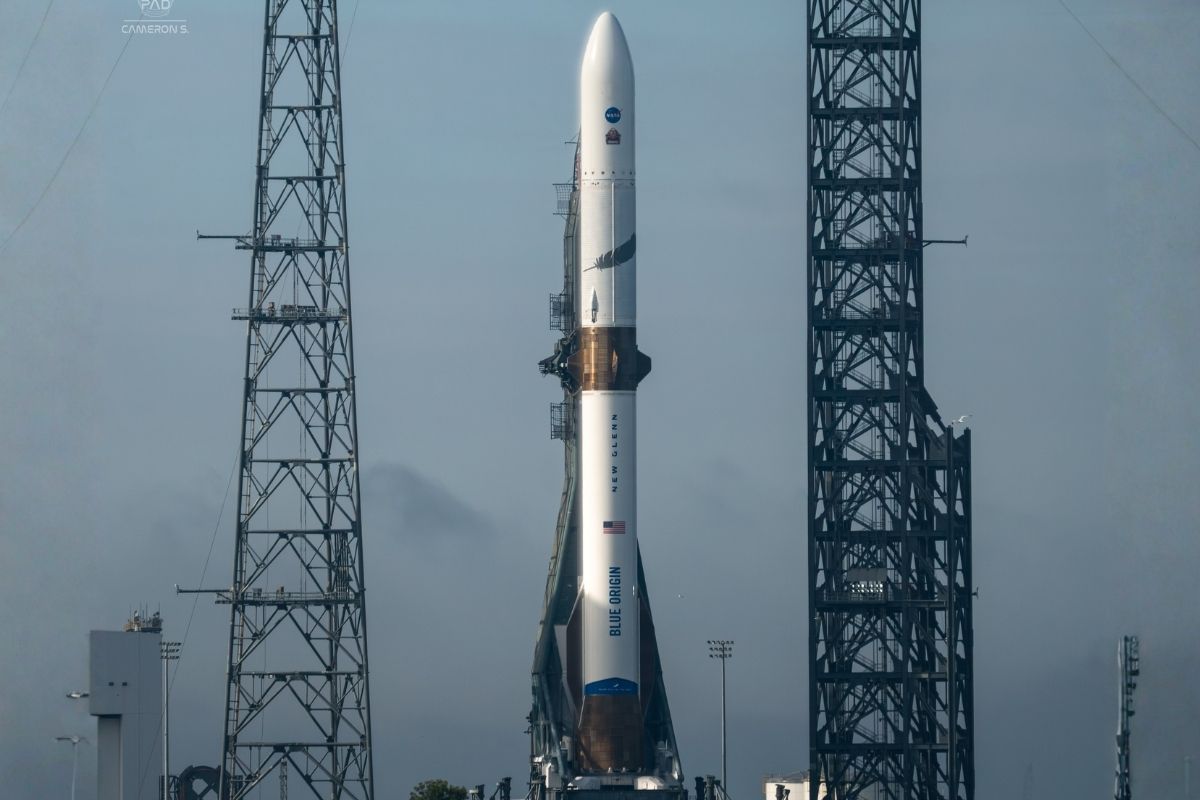 Milyarder Jeff Bezos'un şirketi Blue Origin'in yeni roketinin uzaya fırlatılması güneş fırtınası nedeniyle ertelendi