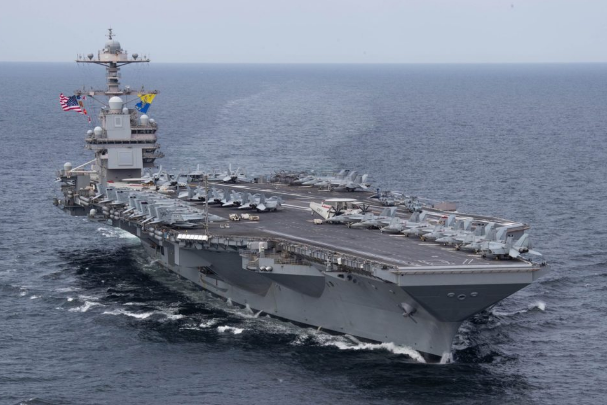 ABD'nin en büyük uçak gemisi Venezuela açıklarına yanaştı, 200 bin askere 'savaş emri' gitti
