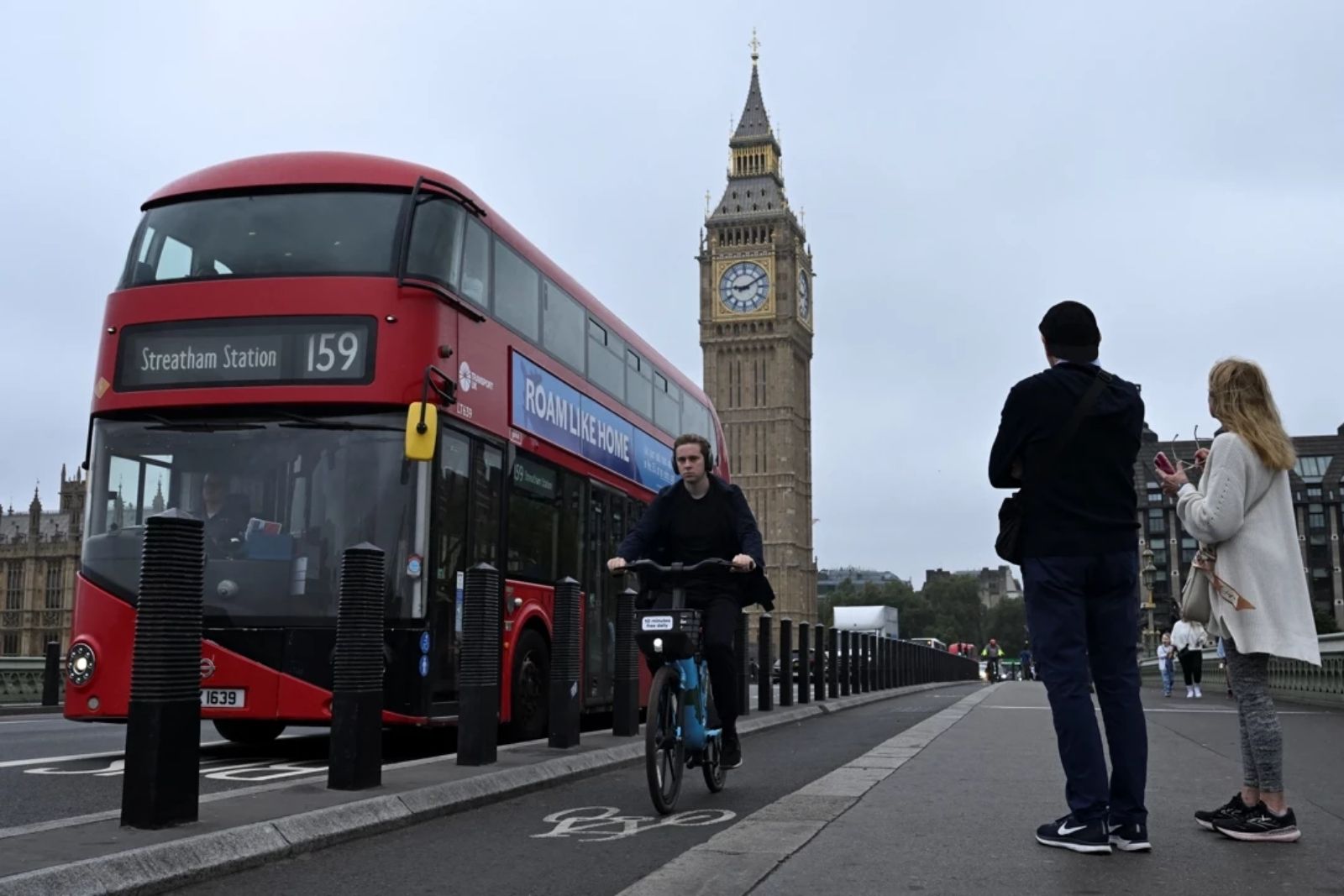 İngiltere ekonomisi Land Rover'a yapılan siber saldırı nedeniyle daha az büyüdü