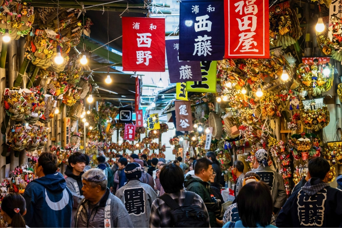 Japonya’nın başkenti Tokyo’da kış mevsiminin başlangıcını simgeleyen Tori no Ichi festivali başladı