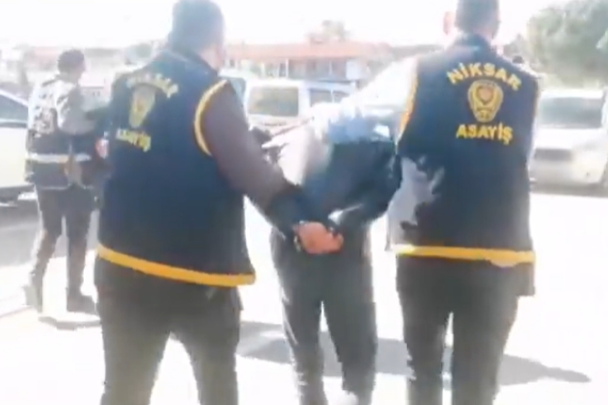 Nitelikli dolandırıcılık şebekelerine yönelik 23 ildeki operasyonlarda yakalanan 64 zanlıdan 25'i tutuklandı