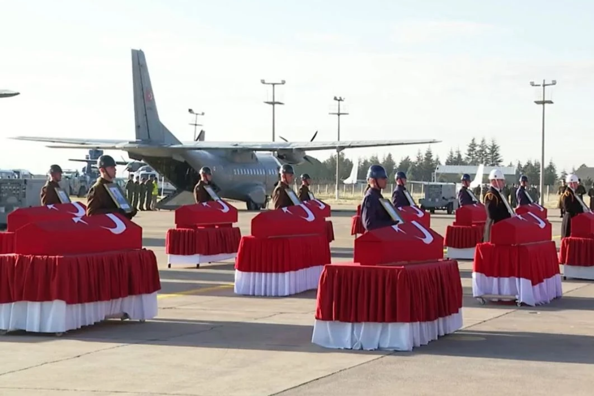 Gürcistan'da düşen kargo uçağında şehit olan askerler için Mürted Hava Üssü’nde tören düzenlendi