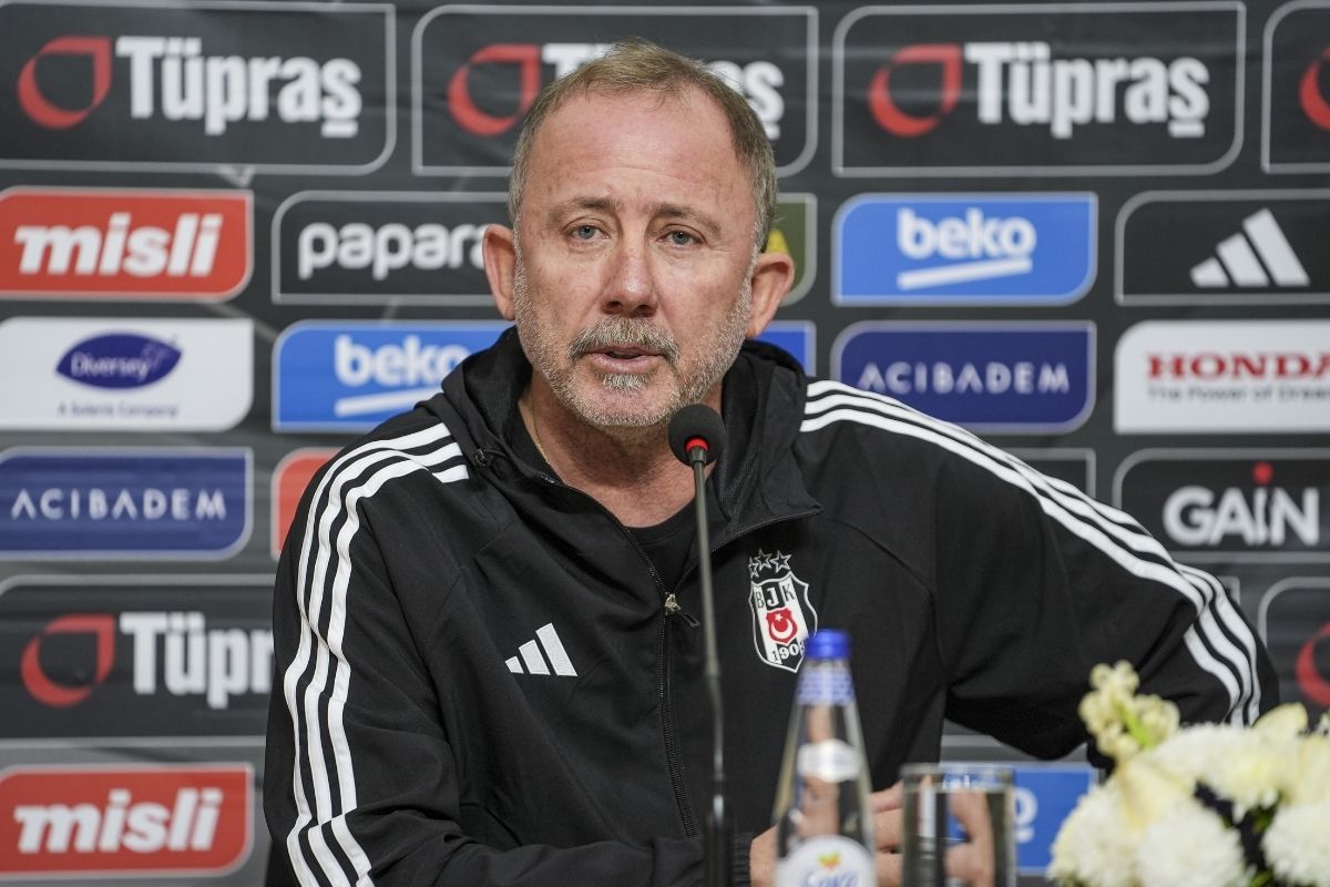 Sergen Yalçın'dan Rafa Silva ile ilgili 'Burası Beşiktaş herkesin yeri dolar' açıklaması