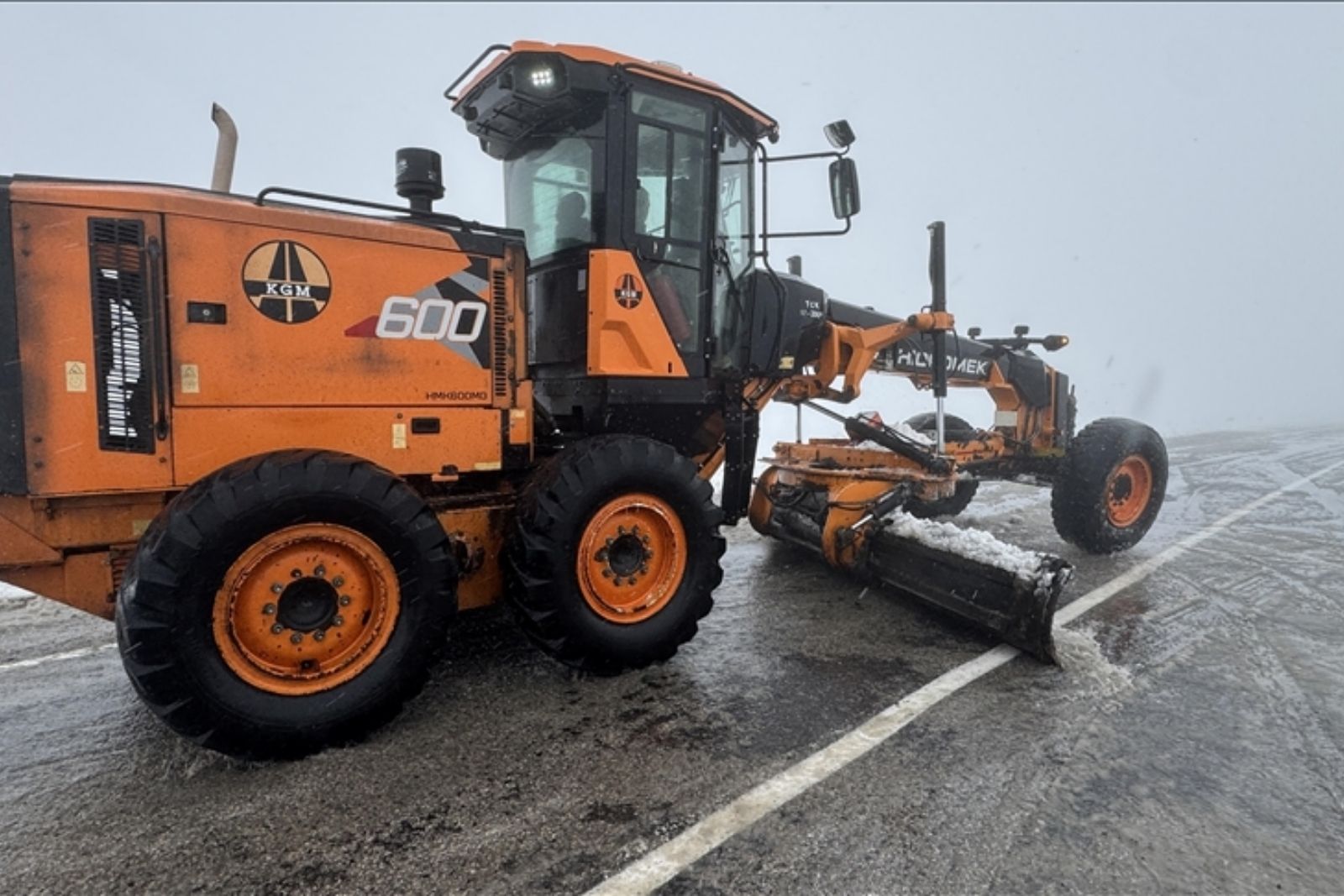 Ulaştırma ekiplerinin karla mücadele mesaisi başladı
