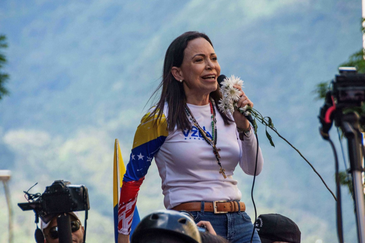 Venezuelalı muhalif lider Machado, ordudan silahlarını bırakmasını istedi